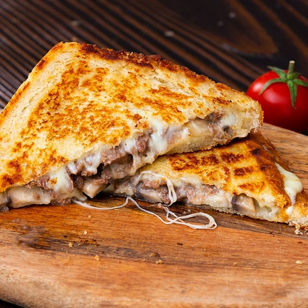 Kavurma Kaşarlı Tost